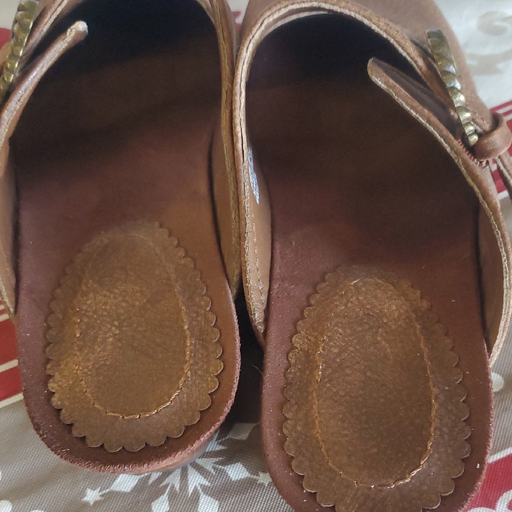 BareTraps Women's Tan Mules with Decorative Buckle - Picture 5 of 7